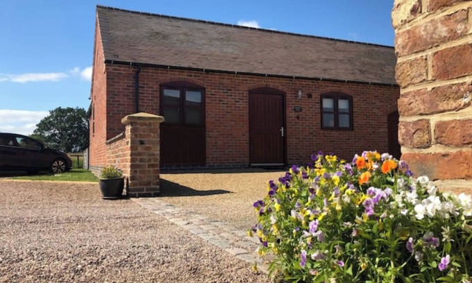 Yoxall Cottage | Saddleback Cottage-peaceful luxury, rural location