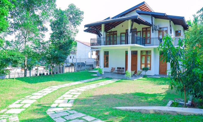 Bandaragama Villa | SaDev Lake Villa Bandaragama