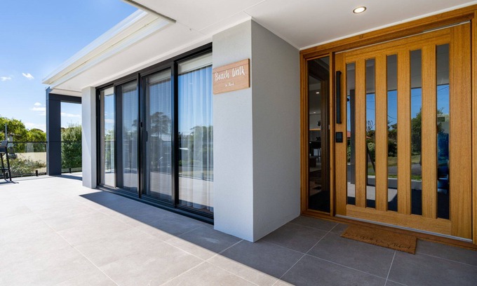 Bridport House | Safe Sheltered Beaches Close by