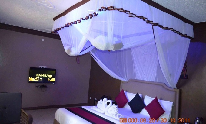 Entebbe Apartment | Saffron Beach Bistro & Cottages - Honeymoon Suite 2
