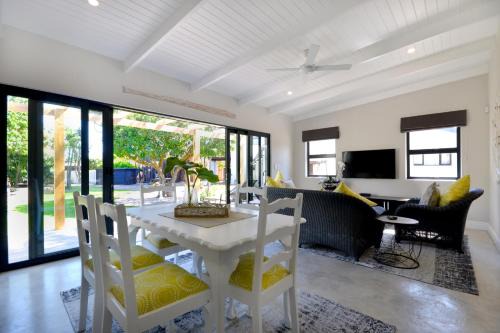 Sandbaai Apartment | SAFFRON COTTAGE
