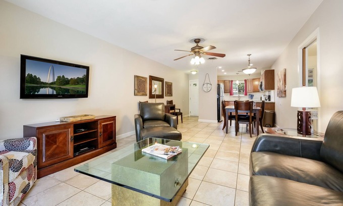 North San Antonio - SAT House | Sage Suite I - Safe, Cozy & Pet Friendly.
