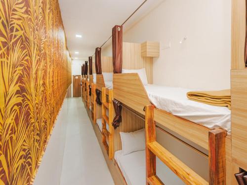 Goregaon West Hotel | Sahara Dormitory Stay-near NESCO Bombay Exhibition Centre