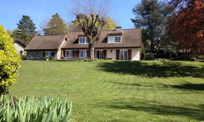 Saint-Didier-au-Mont-d'Or House | Saint Didier Au Mont D Or: House with character