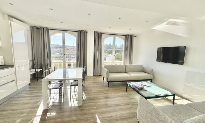 Saint-Tropez City Centre Apartment | Saint Tropez CENTRE 2 BEDROOM APARTMENT
