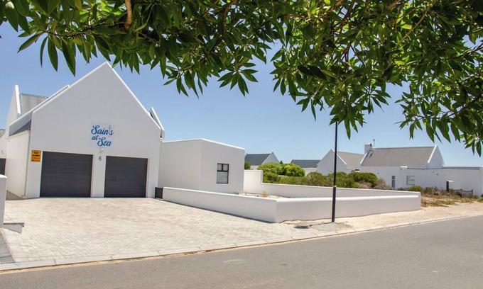 Dwarskersbos House | Saints at Sea - Stylish house in perfect location near the beach in Dwarskersbos
