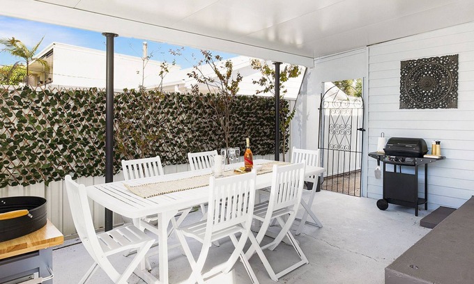 Salamander Bay Cottage | Salamander Sweet - Foreshore Drive