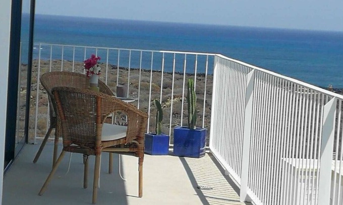 Punta Mujeres Apartment | Salema House Between sea and volcano