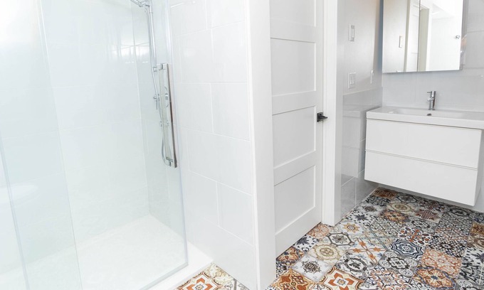 Wellington Bed & Breakfast | Salisbury Barn - Yellow Room