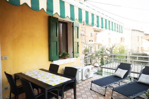 Lazise Old Town Apartment | Salix Home