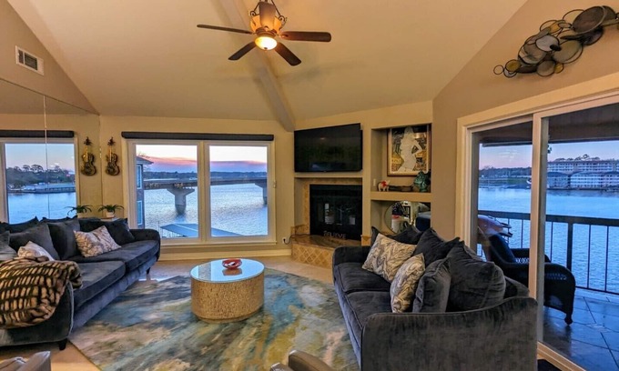 Lake Hamilton Condo | Sally's Blue Pearl 3 Br/2 Bath - Sept. 2025 Discounts. INQUIRE FOR PRICE!