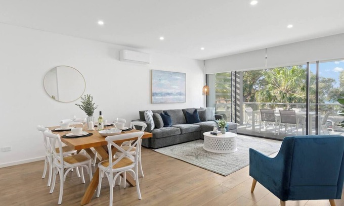 Shellharbour Apartment | Saltwater Escape Contemporary Seaside Stunner