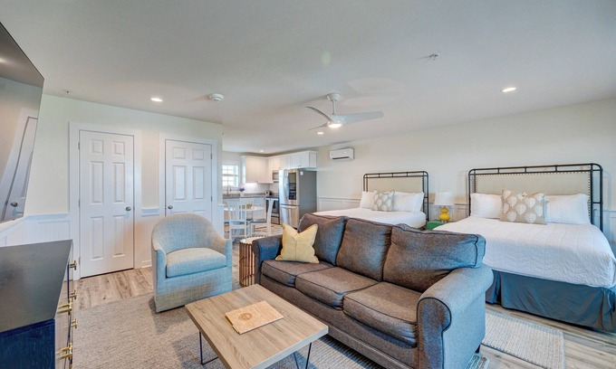 Surf City Apartment | Saltwater Suites, 203 Queen 2nd Floor