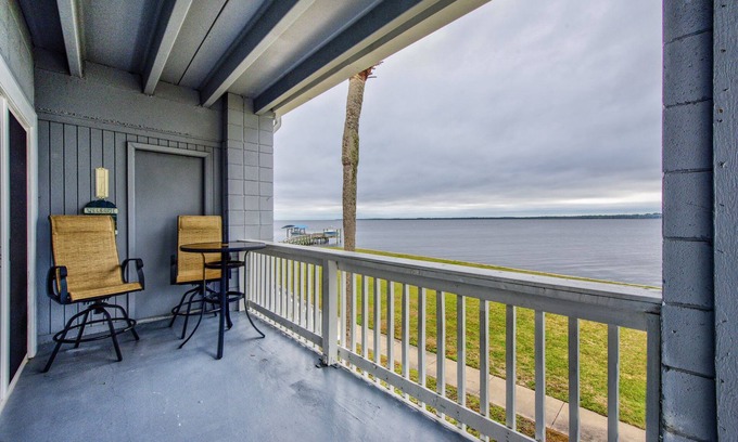 Panacea Condo | Salty Breezes, Panacea.Bay Front, Wrap Around Balcony, Pool, NO BOATS