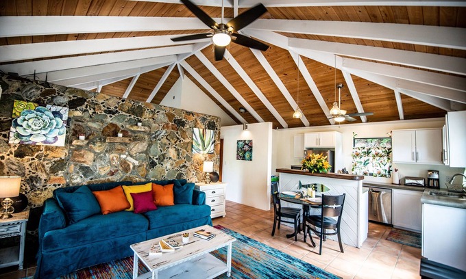 Upper Carolina Cottage | Salty Kisses & Goodnight Wishes-Come enjoy St. John, USVI, in peaceful Coral Bay