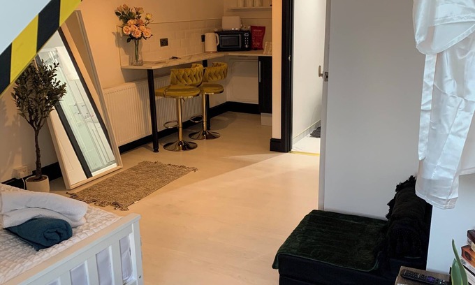 Sheffield Apartment | Sam’z Boutique Studio