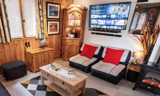 Samoens Apartment | Samoëns apartment, sleeps 5 within village. Free Wi-Fi