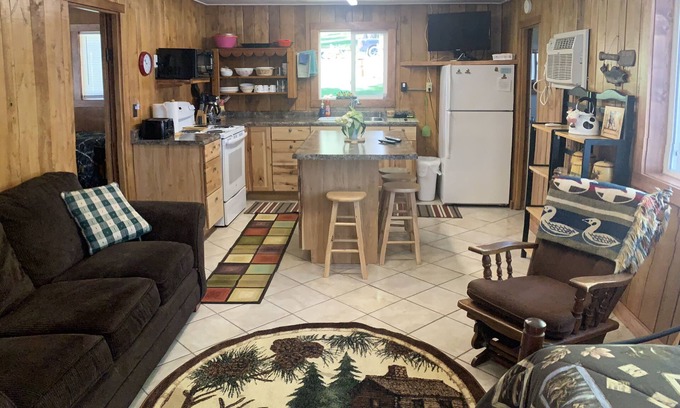 Sarona Cabin | Sam’sPlace Cabin 3 on Long Lake, near shoreline. Own dock available.