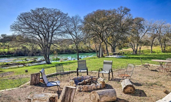 Martindale House | San Marcos Get Away! Waterfront with Gameroom and Pickleball court!