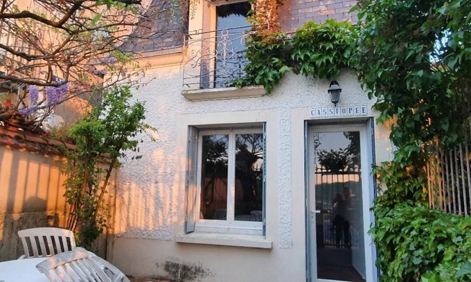Saint-Satur House | Sancerre: Lovely furnished house renovated in 2025 with full view of the Loire Valley