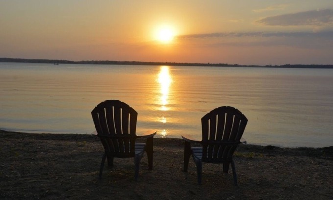 Alexandria House | Sand beach on Lake Mary. No cleaning fees. Pontoon available for rent.