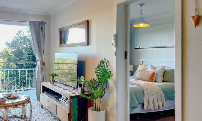 East Ballina Apartment | Sand - Relaxed Coastal Vibes, Bay Views, Dog Friendly