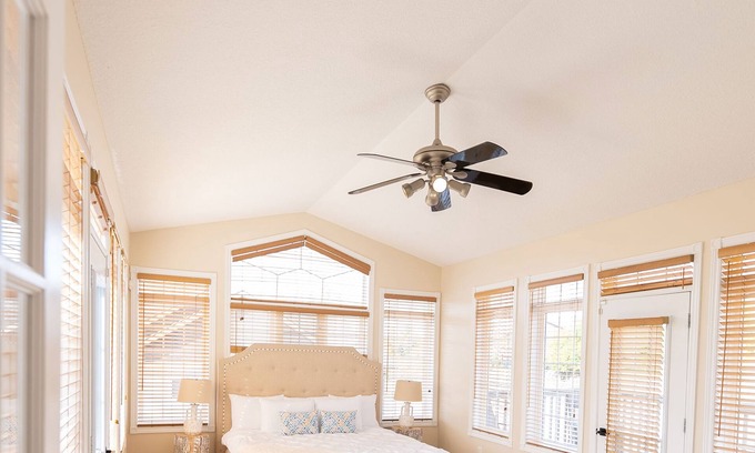 Bluewater Beach Villa | Sandals Of Tiny ~ Sleep16✔Hot tub✔Sauna✔3 Min Walk to Private Beach Georgian Bay