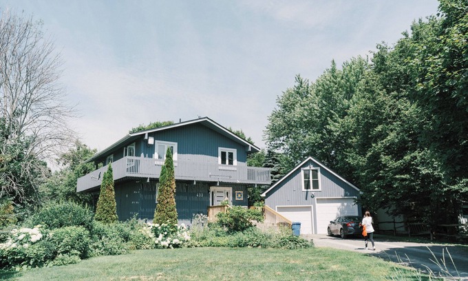 Picton House | Sandbanks Escape (5 min drive) on Sheba’s Island | Pet-Friendly Cottage