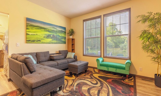 Douglas House | Sandcastle Getaway! Walk to the beach and town!