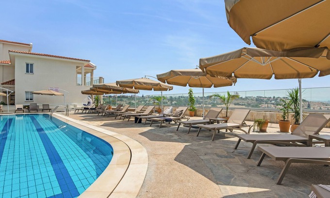 Chlorakas Apartment | Sanders Seaview - Tasteful 2 Bdr Apt
