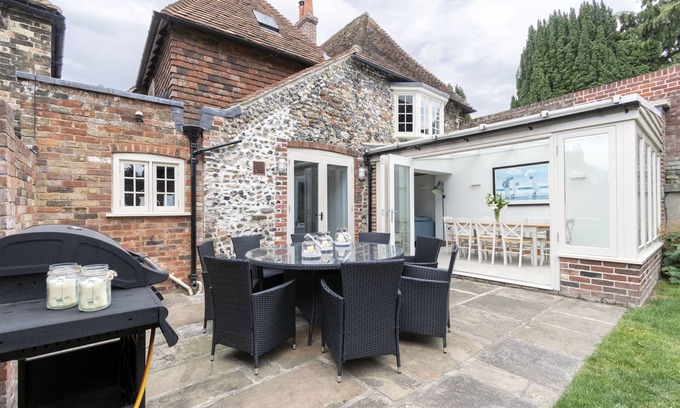 Sandwich House | SandiCottage - Charming Quintessentially English Cottage
