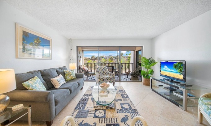 Beachview Country Club Estates Condo | Sandpebble 2E: Beautiful Condo Across From Beach!