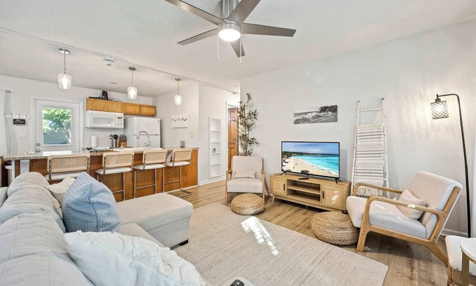 Satellite Beach Apartment | Sandpiper 𓇼 2BR/1BA Across From Beach!