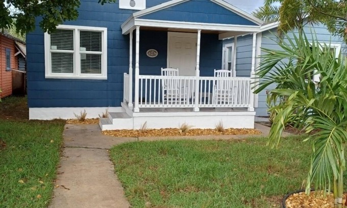 Mango Groves House | Sandpiper Cottage Newly renovated home in Lake Worth Beach Historical District.