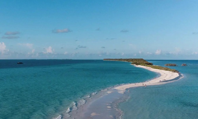 Dhigurah Hotel | Sands Grand Hotel