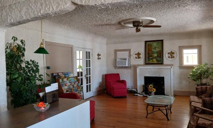 Walsenburg Hotel | Sands Motel