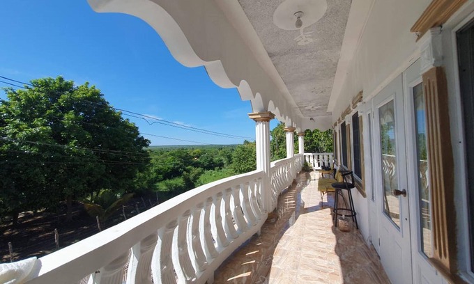 Sandy Bay House | Sandy Bay Paradise Retreat - 7 Bedrooms