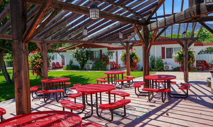 Okanagan-Similkameen Hotel | Sandy Beach Suites