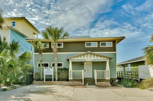 Miramar Beach House | Sandy Bottoms - Fabulous West End House & Hot Tub!