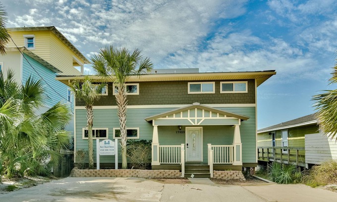 Miramar Beach House | Sandy Bottoms - Fabulous West End House & Hot Tub!