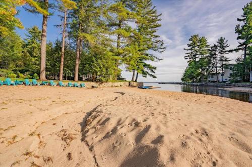 North Sebago Villa | SANDY COVE - LIMIT 14 villa