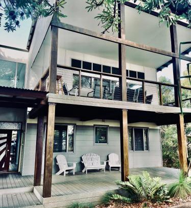 Kingfisher Bay House | Sandy Escape Holiday House Kingfisher Bay Resort