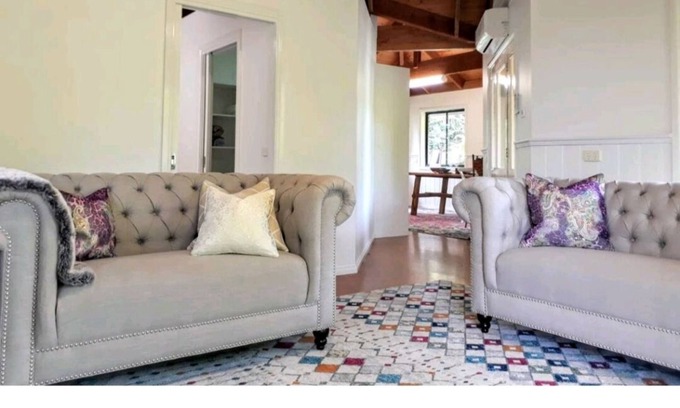Healesville House | Sandy's pottery cottage with lush green gardens