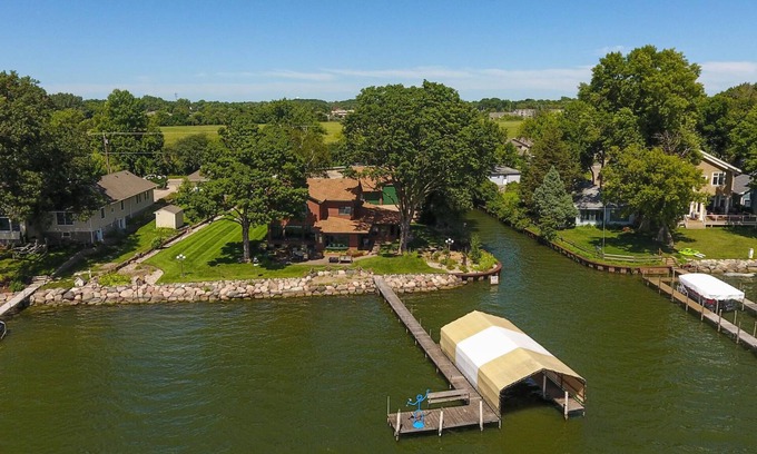 Mound House | Sandy Shore Beach House: Lake Minnetonka