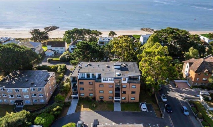 Sandbanks Condo | Sandy Shores - 2-bed flat on Sandbanks Peninsular
