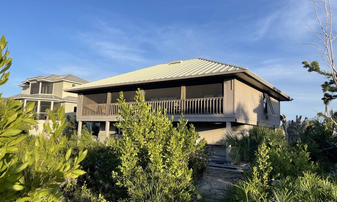 Gulf Pines House | SANIBEL ISLAND HOME IN PRIVATE BEACH COMMUNITY