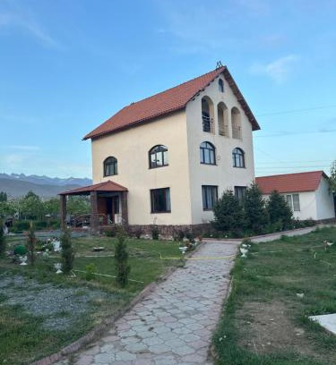 Cholpon-Ata House | Santa barbara