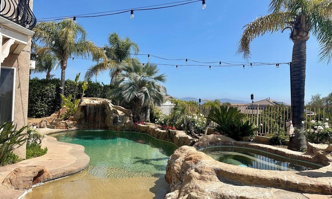 Santa Clarita House | Santa Clarita Tropical Paradise, Six Flags Magic Mountain, LA, Beaches Drivable