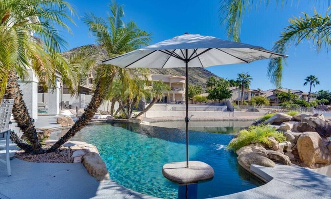 Arrowhead Lakes Apartment | Santorini-Waterfront Wishes-With heated pool boat, hot-tub, private dock