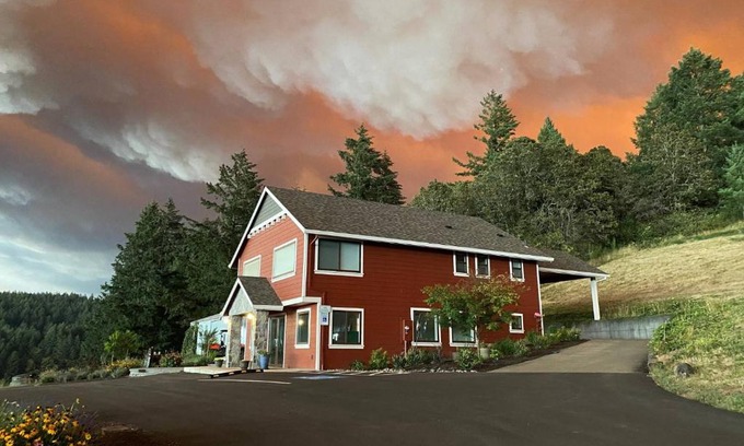 Newberg House | Santos Family Farm Retreat